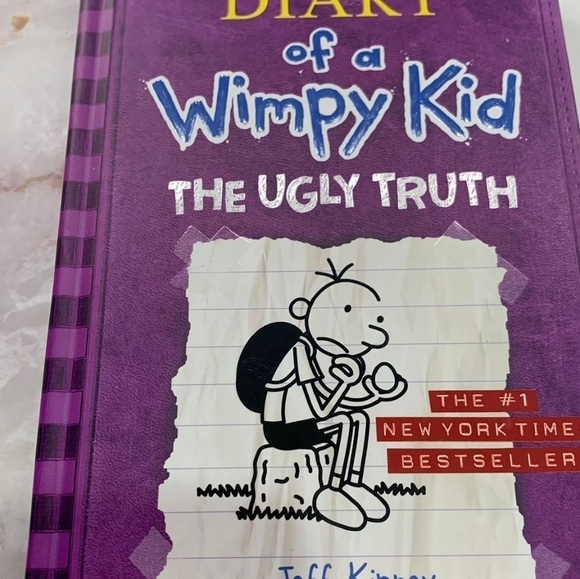 New Dairy of a wimpy kid book 5 (the ugly truth) - Picture 1 of 2